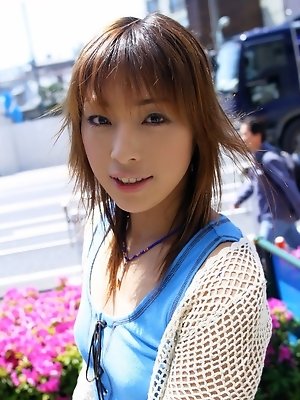 Teen bathing beauty enjoys showing off her hot body in photos